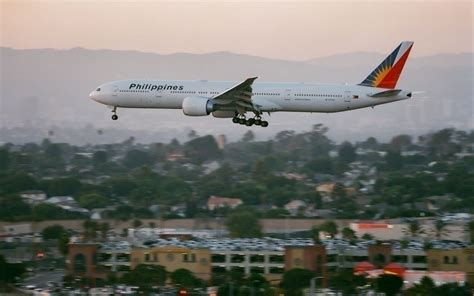 philippine airlines 777 engine fire lax takeoff